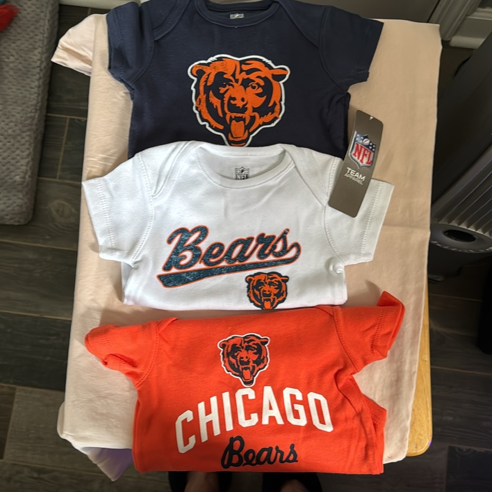 NFL CHICAGO BEARS 3-PIECE BABY SET MERCHANDISE - Picture 7 of 8